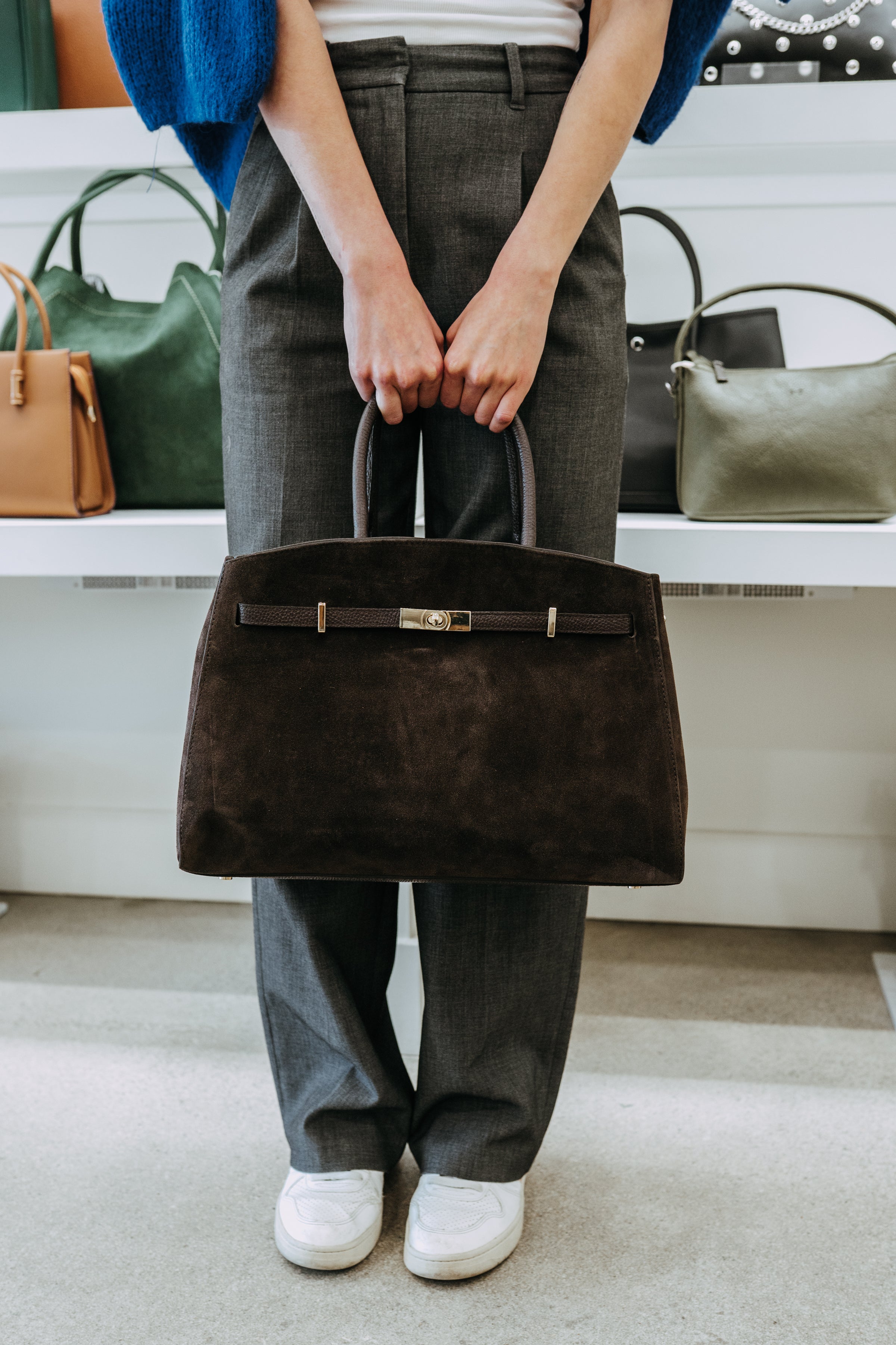 AMELIA SUEDE TOTE – Boes Ltd.