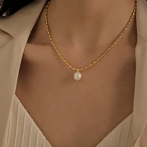 VINTAGE PEARL NECKLACE