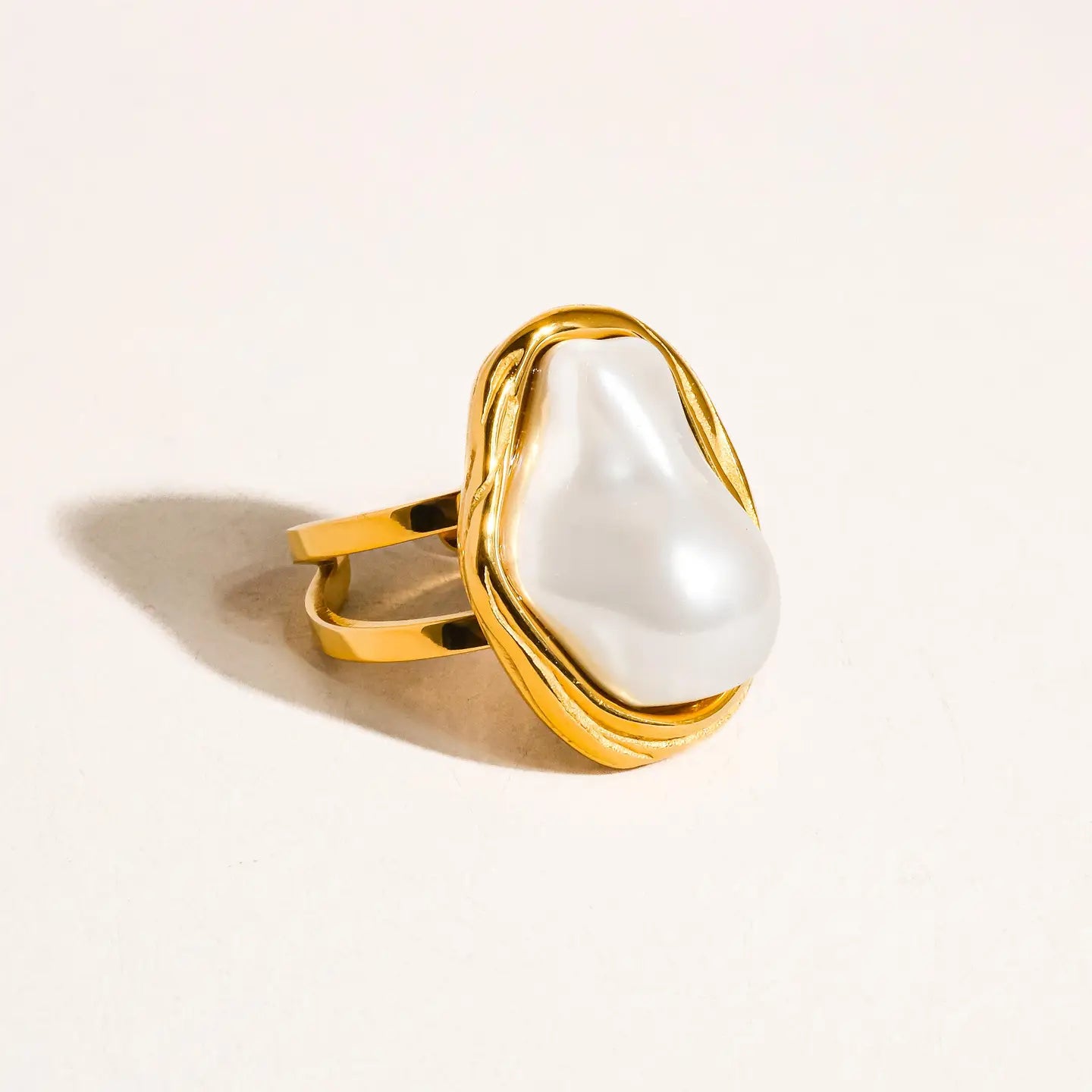 STATEMENT PEARL RING