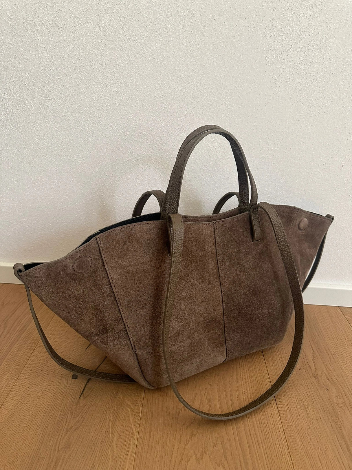 DAFFI SUEDE TOTE