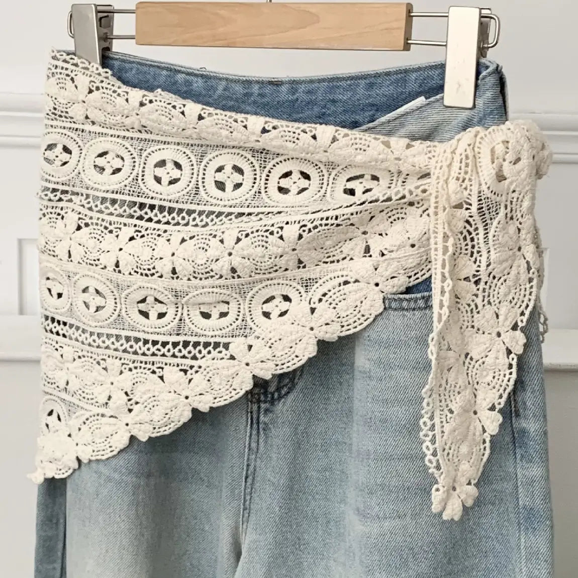 LACE TRIANGLE SCARF