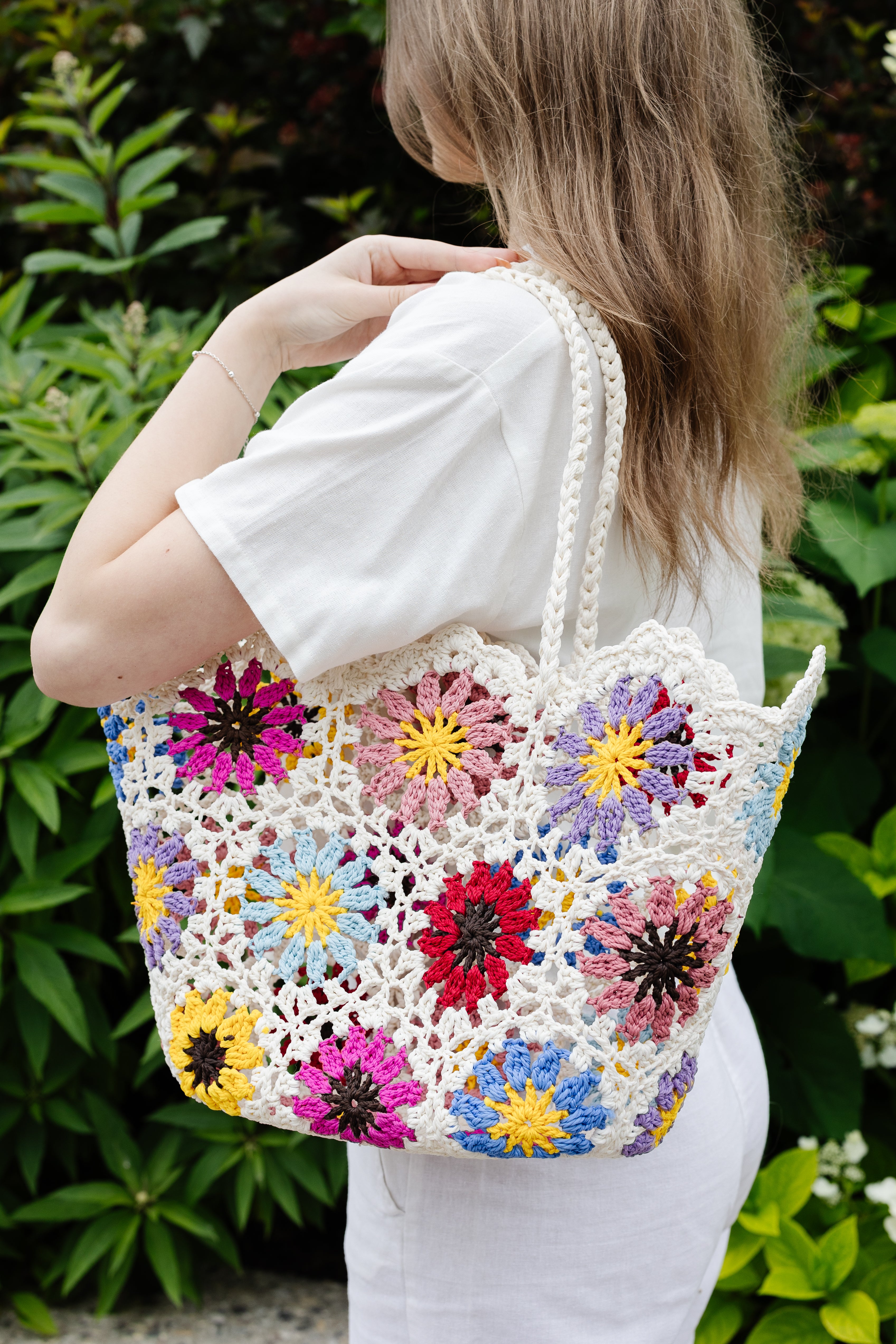 FLORAL CROCHET TOTE