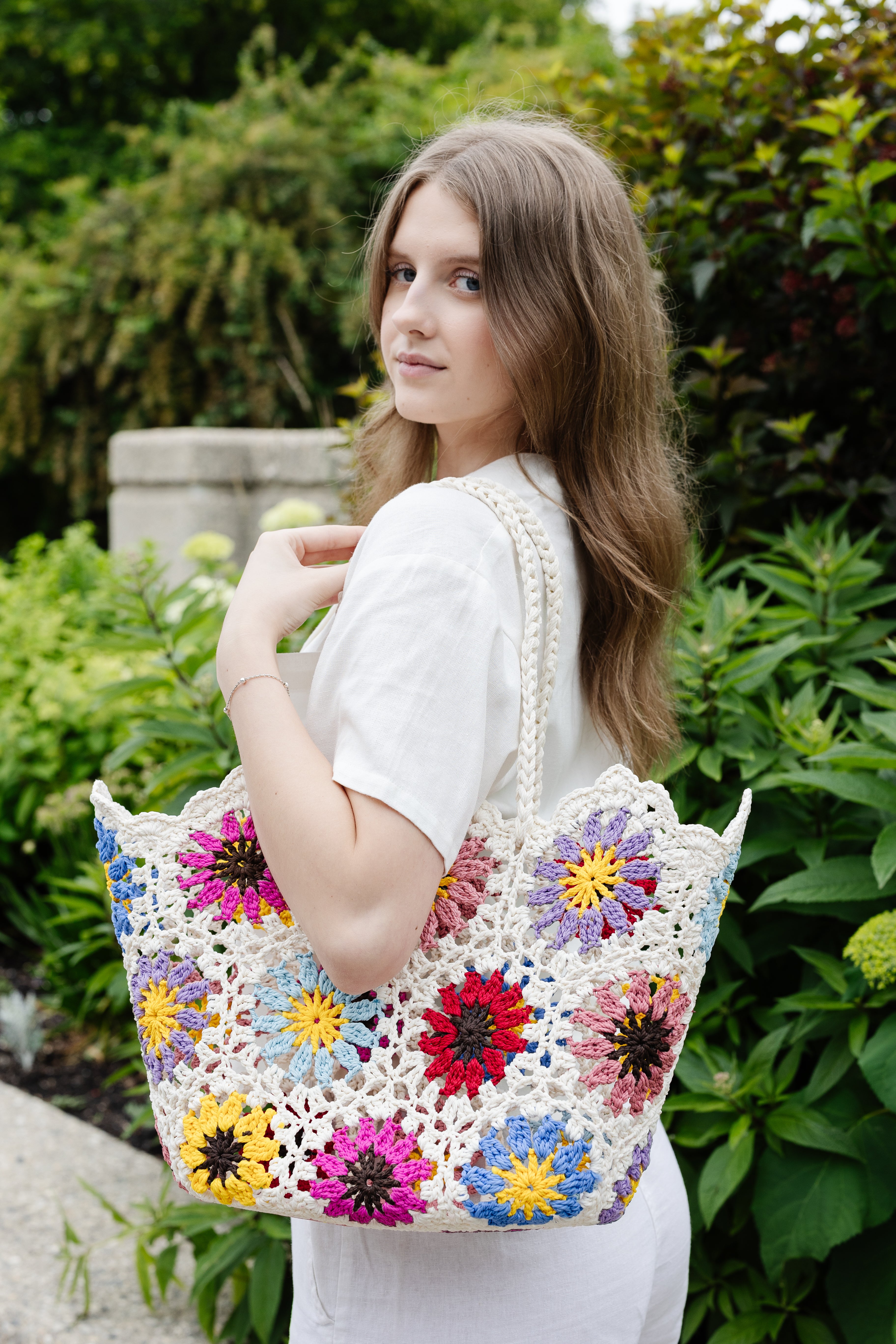 FLORAL CROCHET TOTE