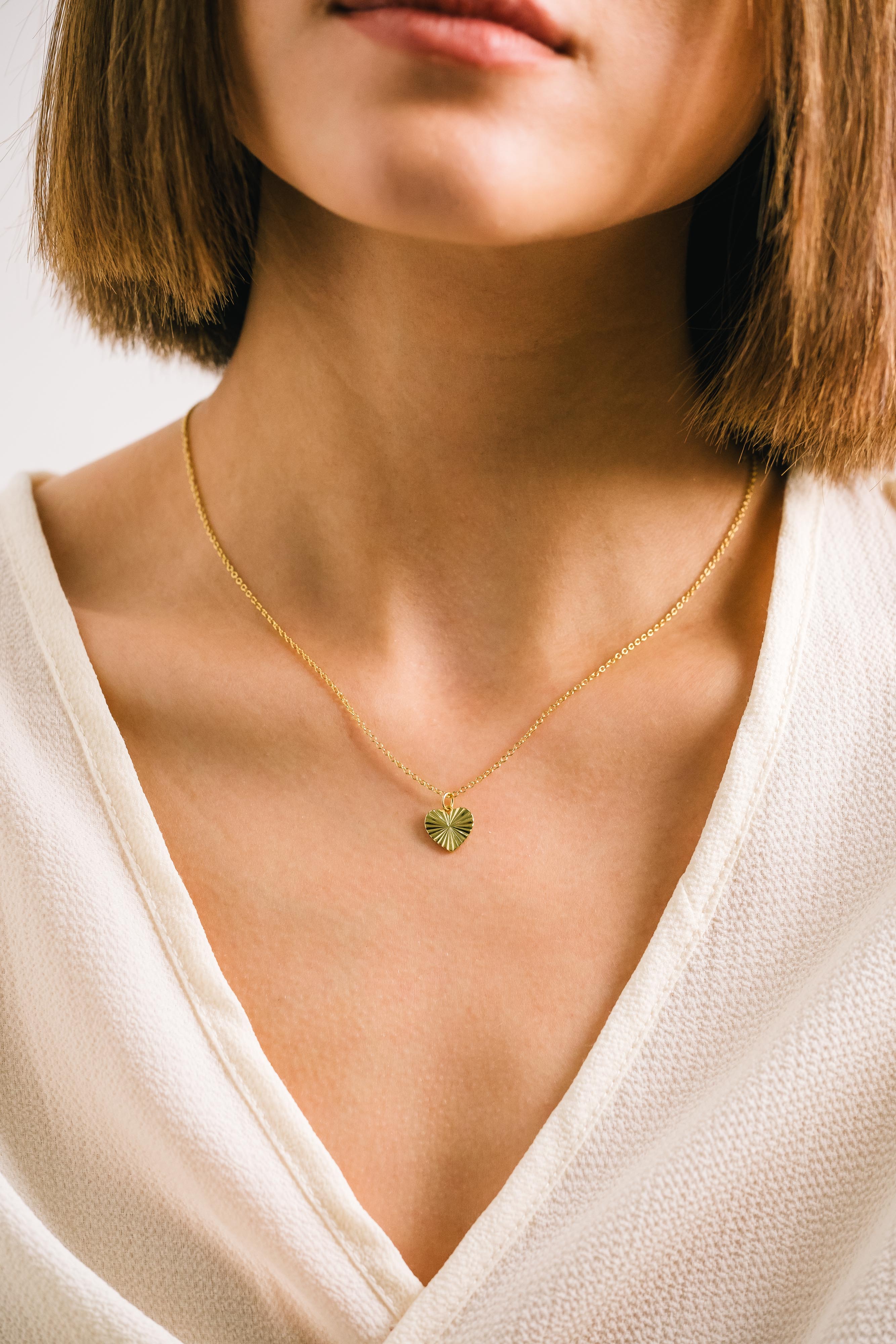 FLUTED HEART NECKLACE