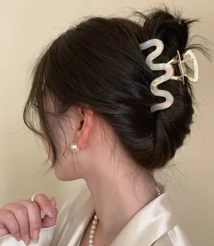 LILY CLAW CLIP