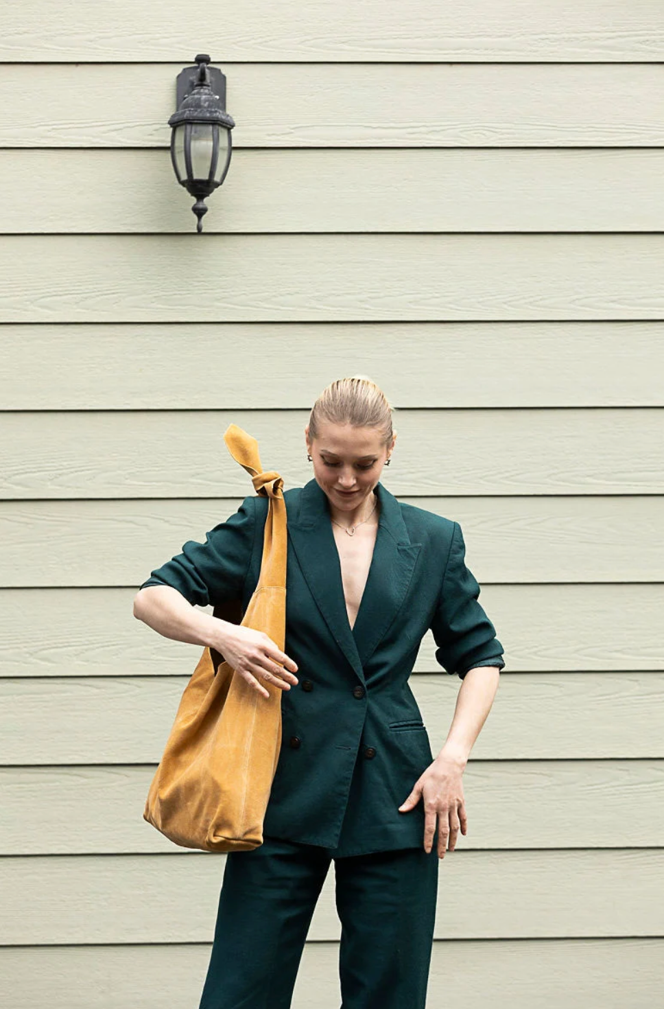 KNOT SUEDE TOTE