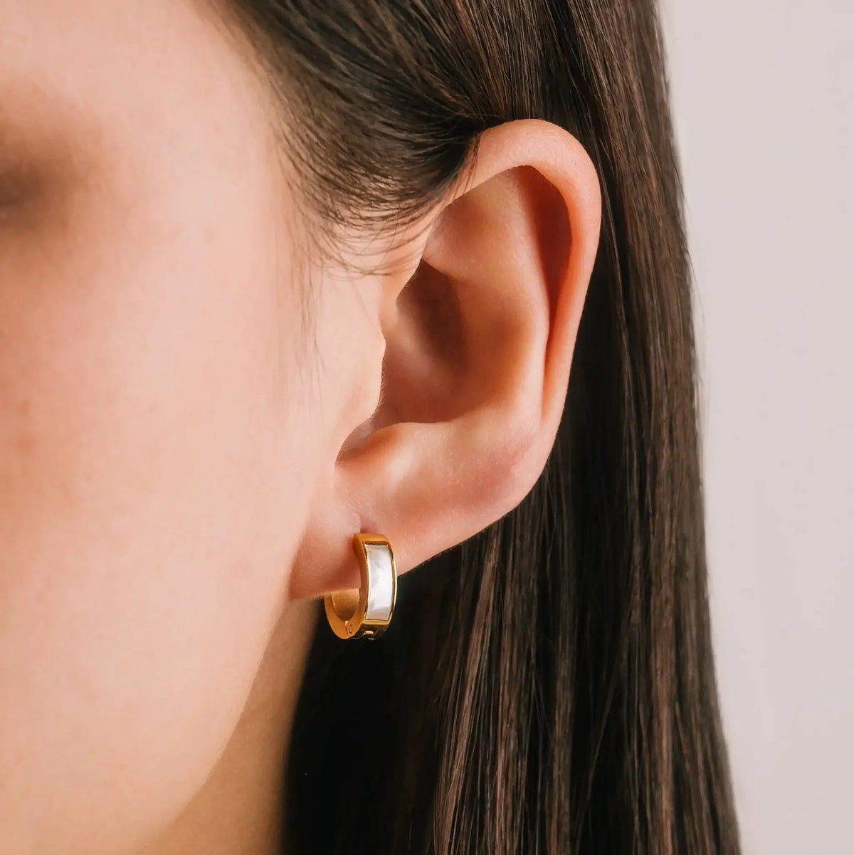 TOFINO HUGGIE HOOP EARRINGS