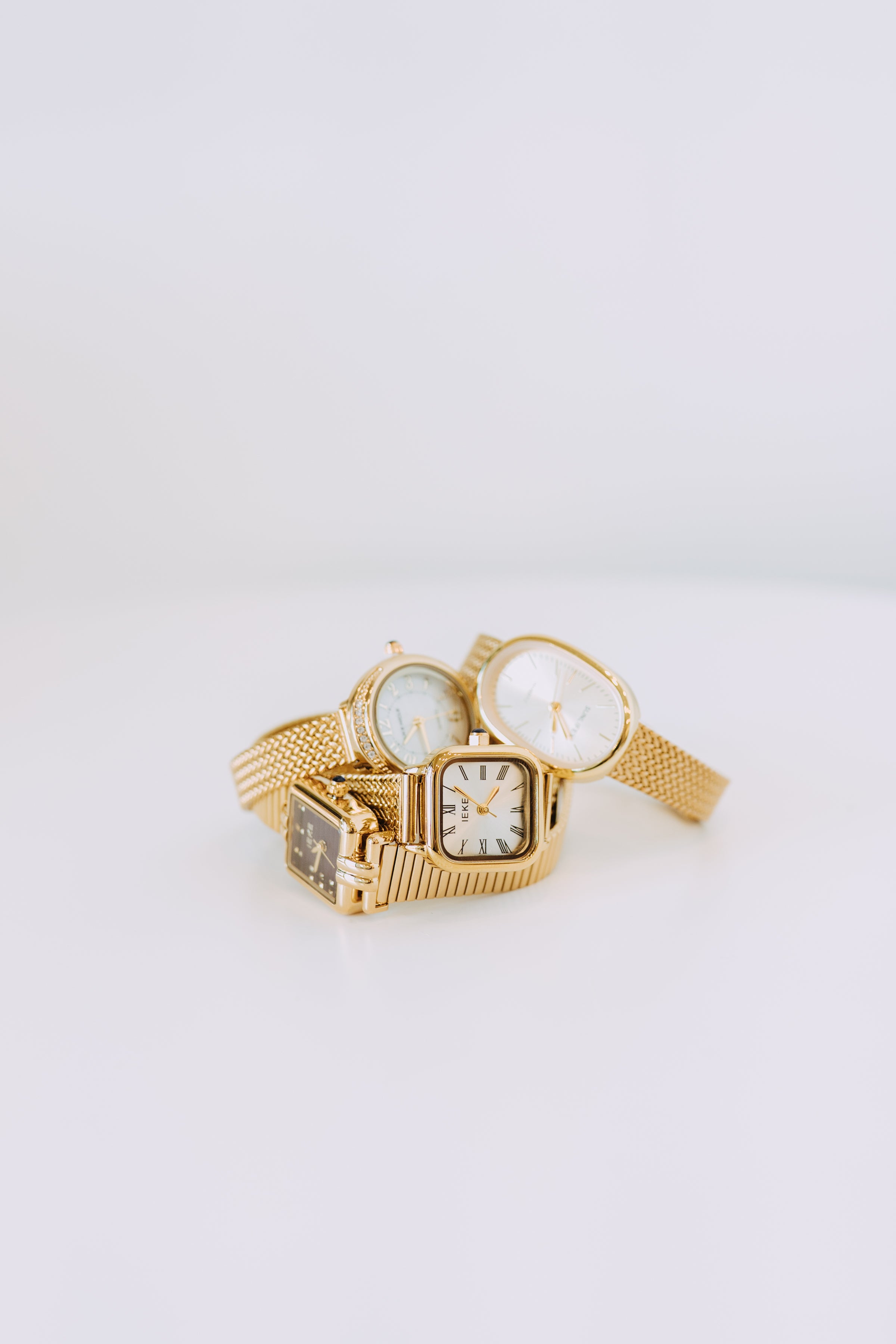 OVAL QUARTZ WATCH