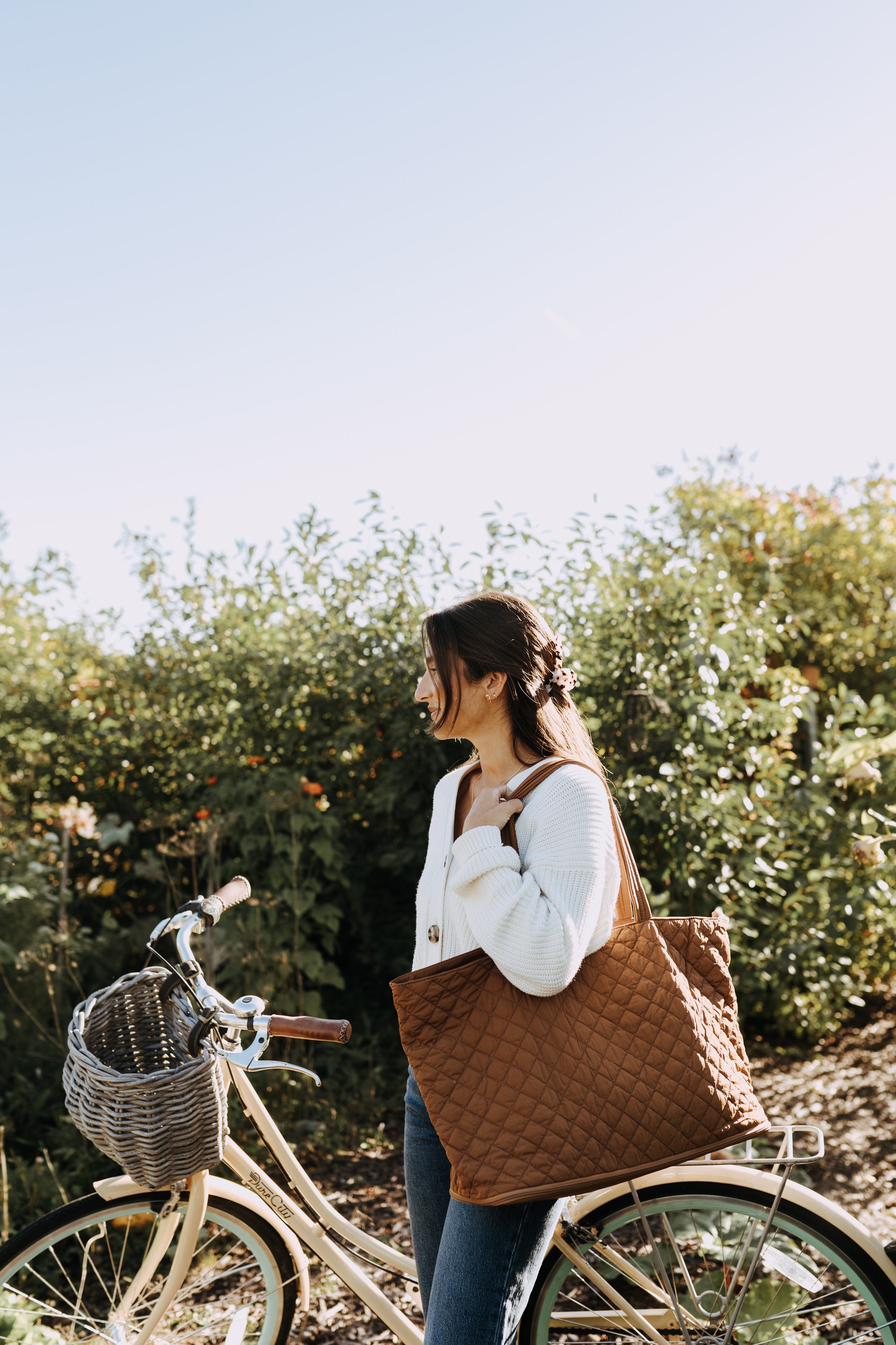 QUILTED EXPANDABLE TOTE