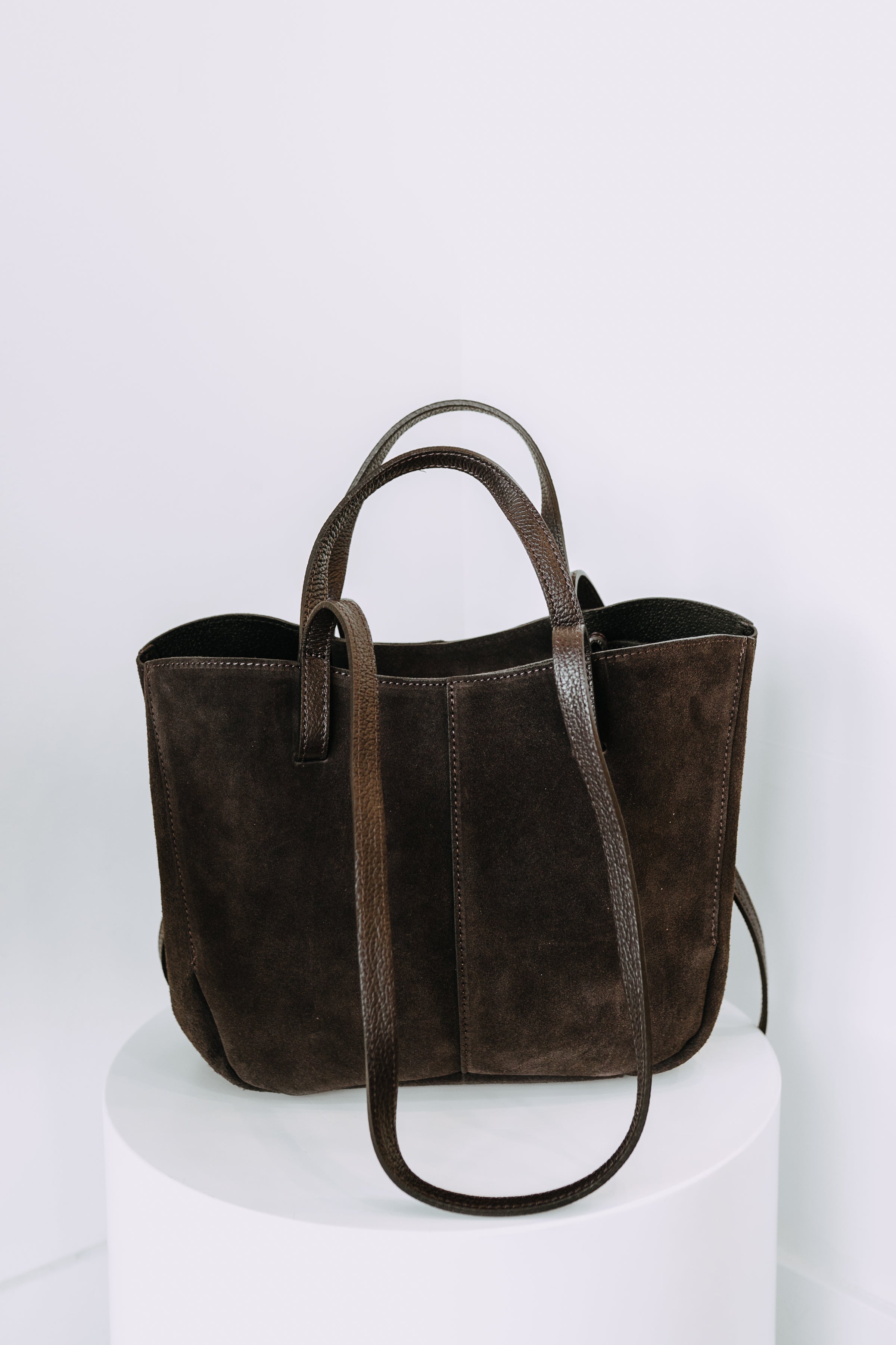 DAFFI SUEDE TOTE – Boes Ltd.