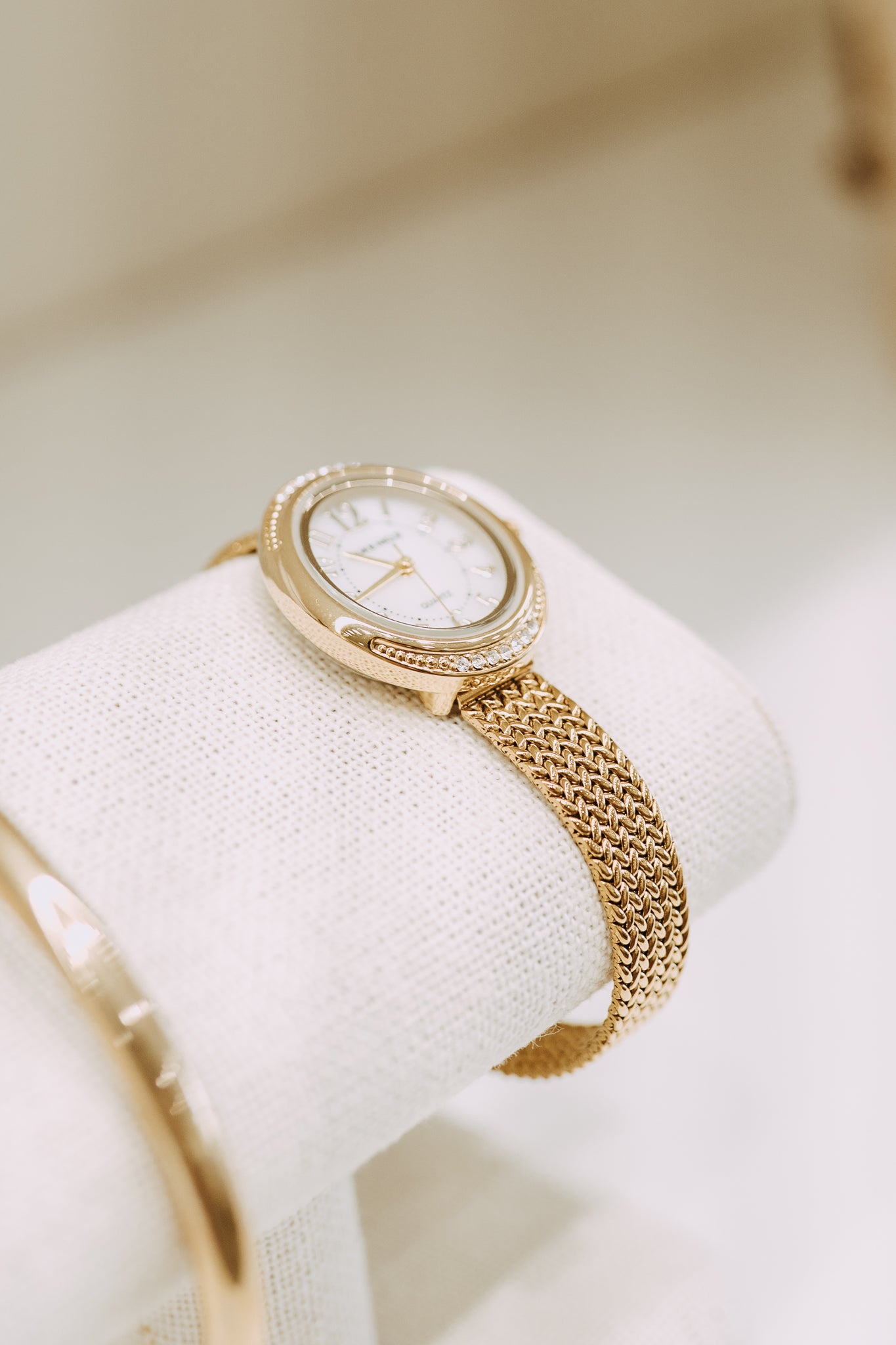 VINTAGE OVAL WATCH
