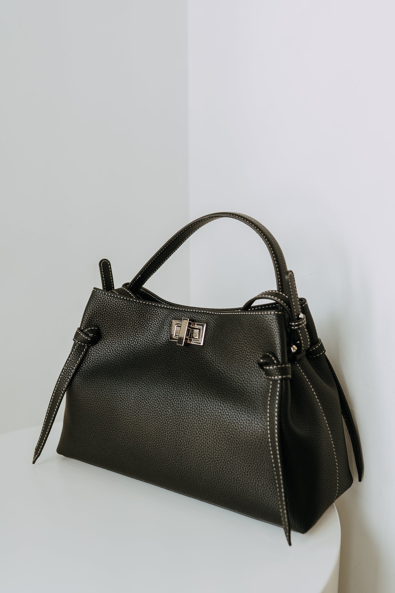 ELARA SHOULDER BAG