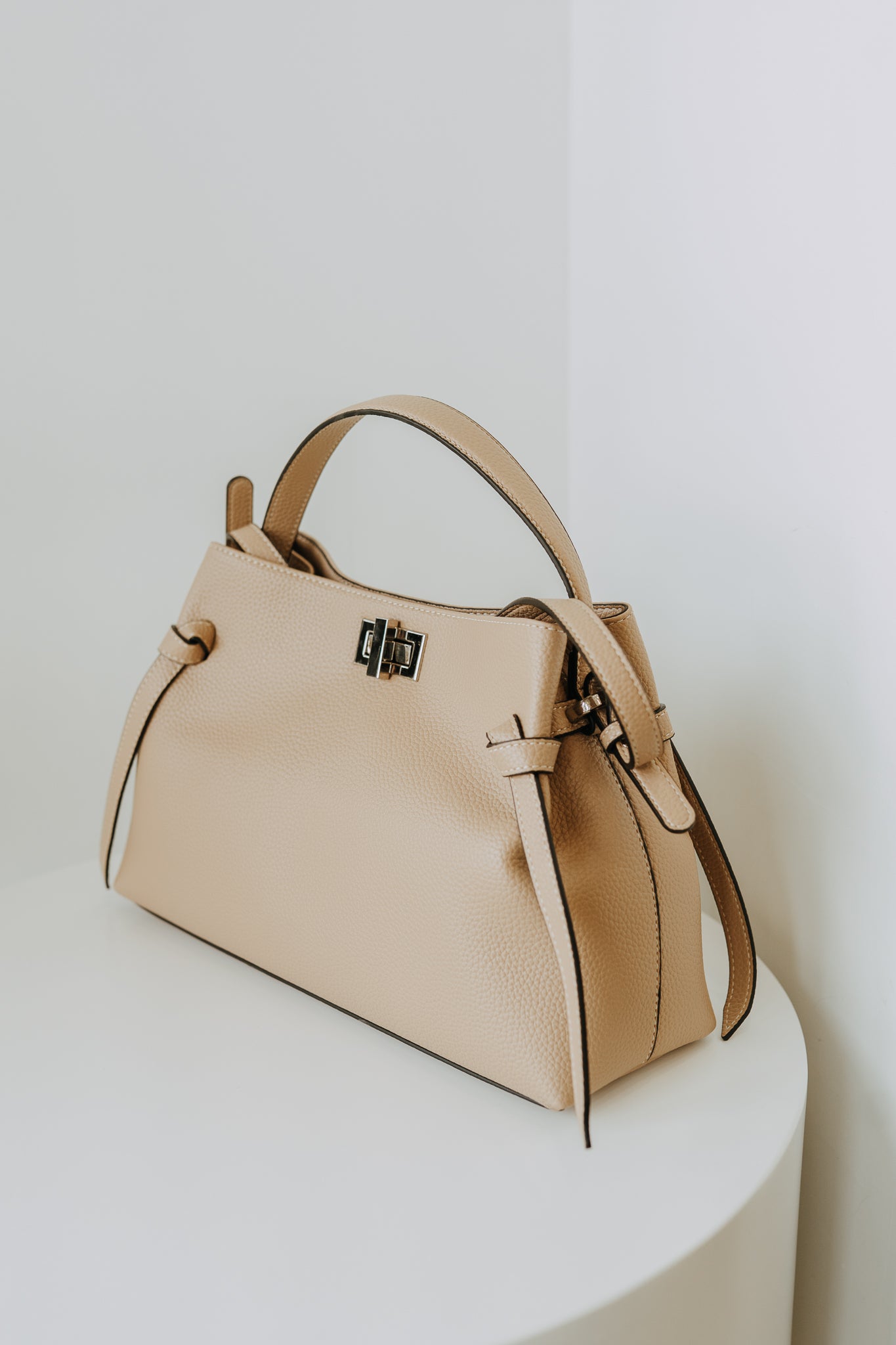 ELARA SHOULDER BAG