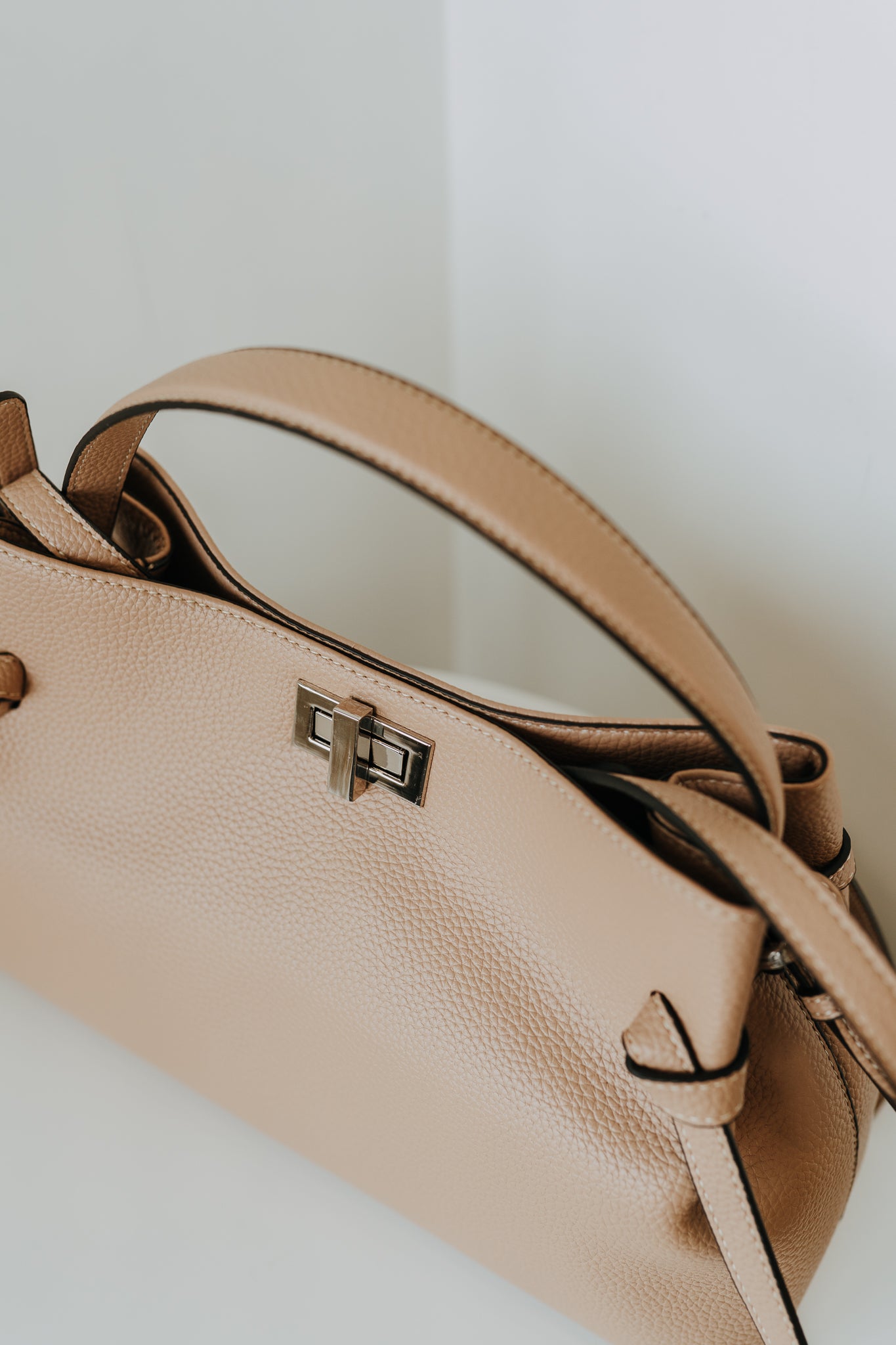 ELARA SHOULDER BAG