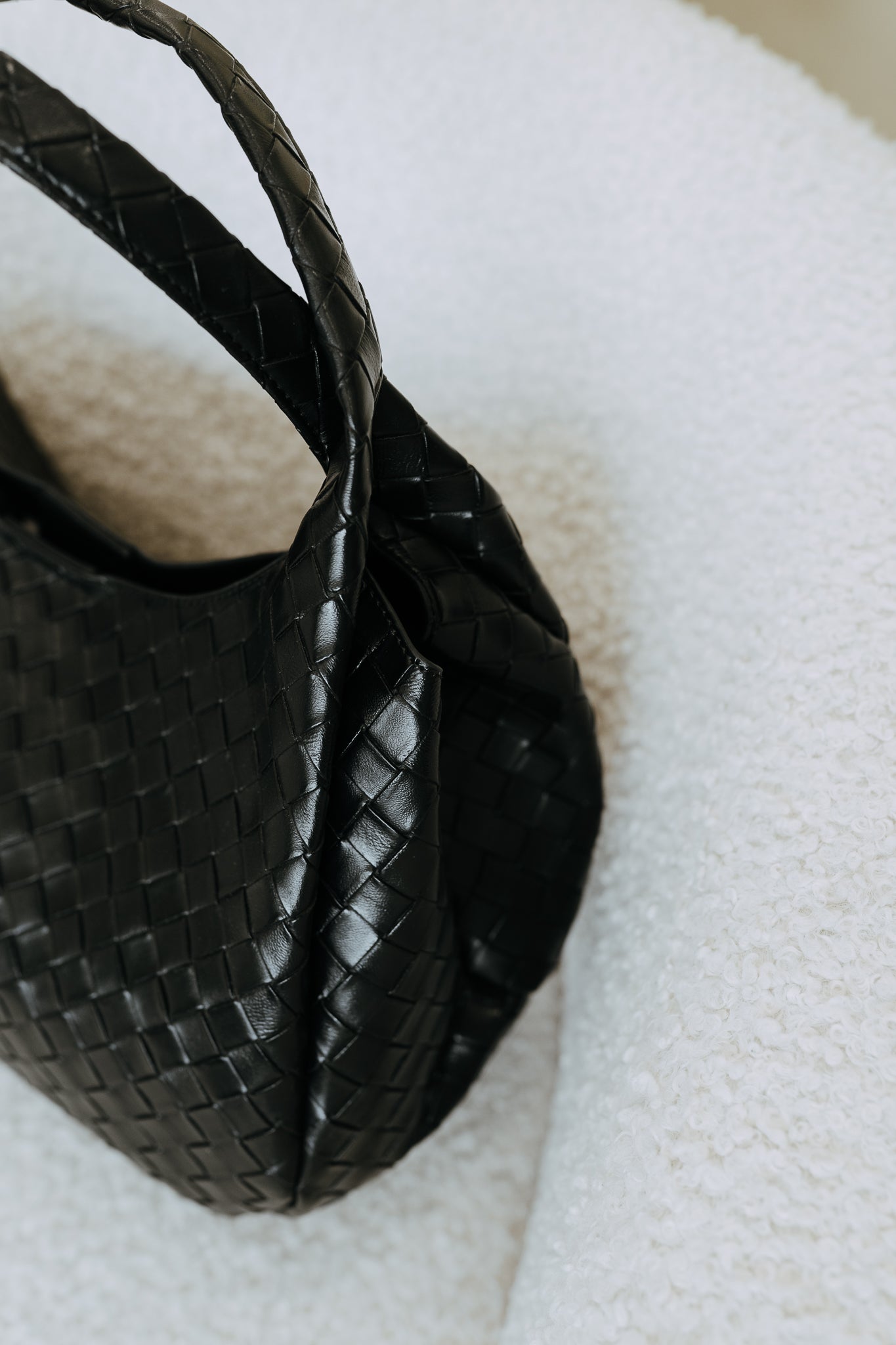 LATTICE SHOULDER BAG