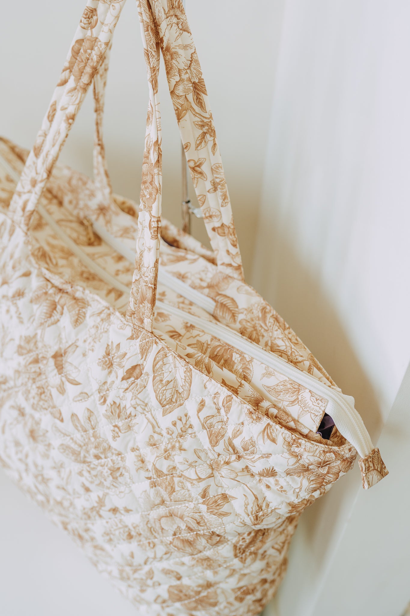 QUILTED EXPANDABLE TOTE