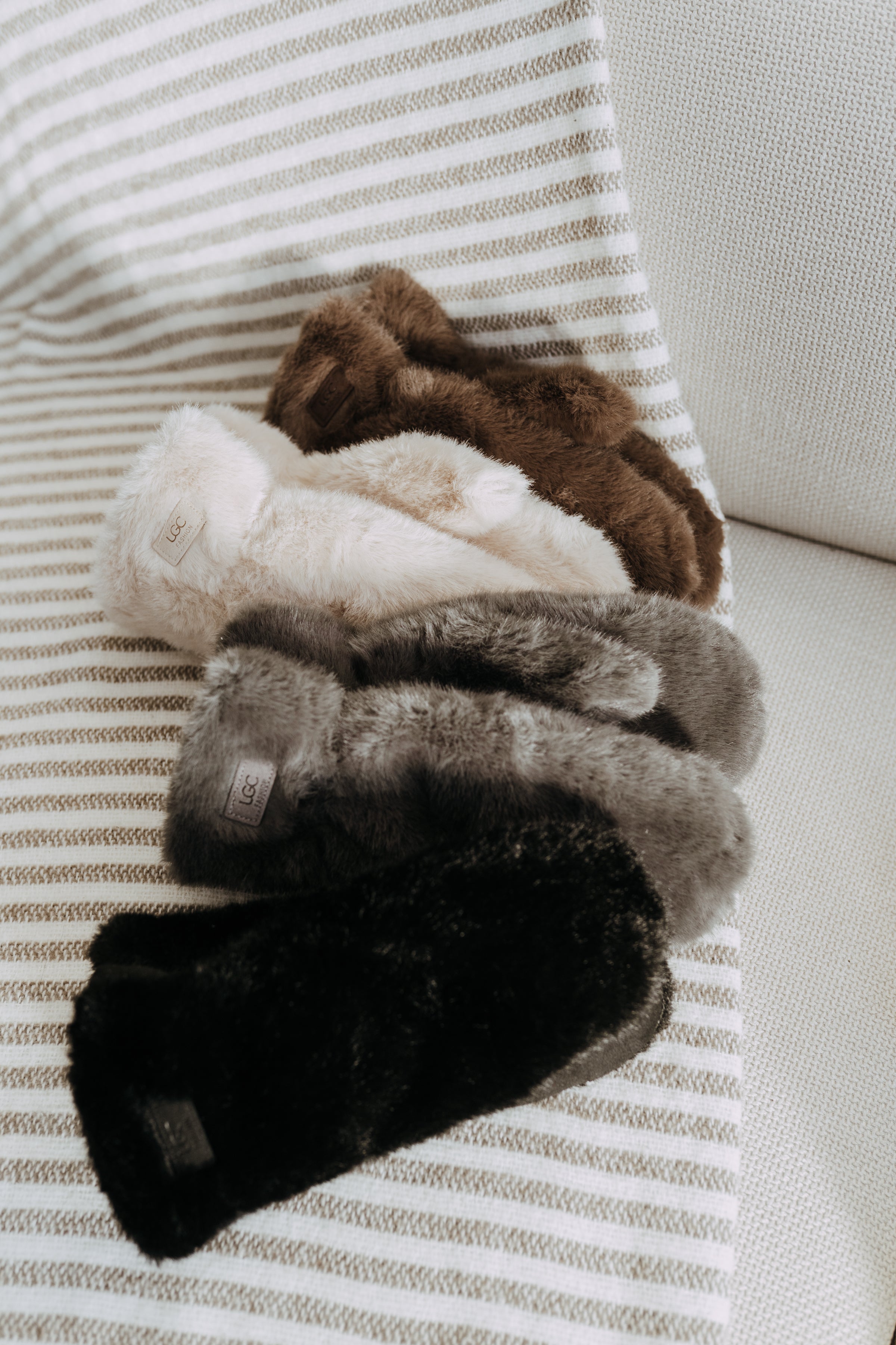FAUX FUR MITTS