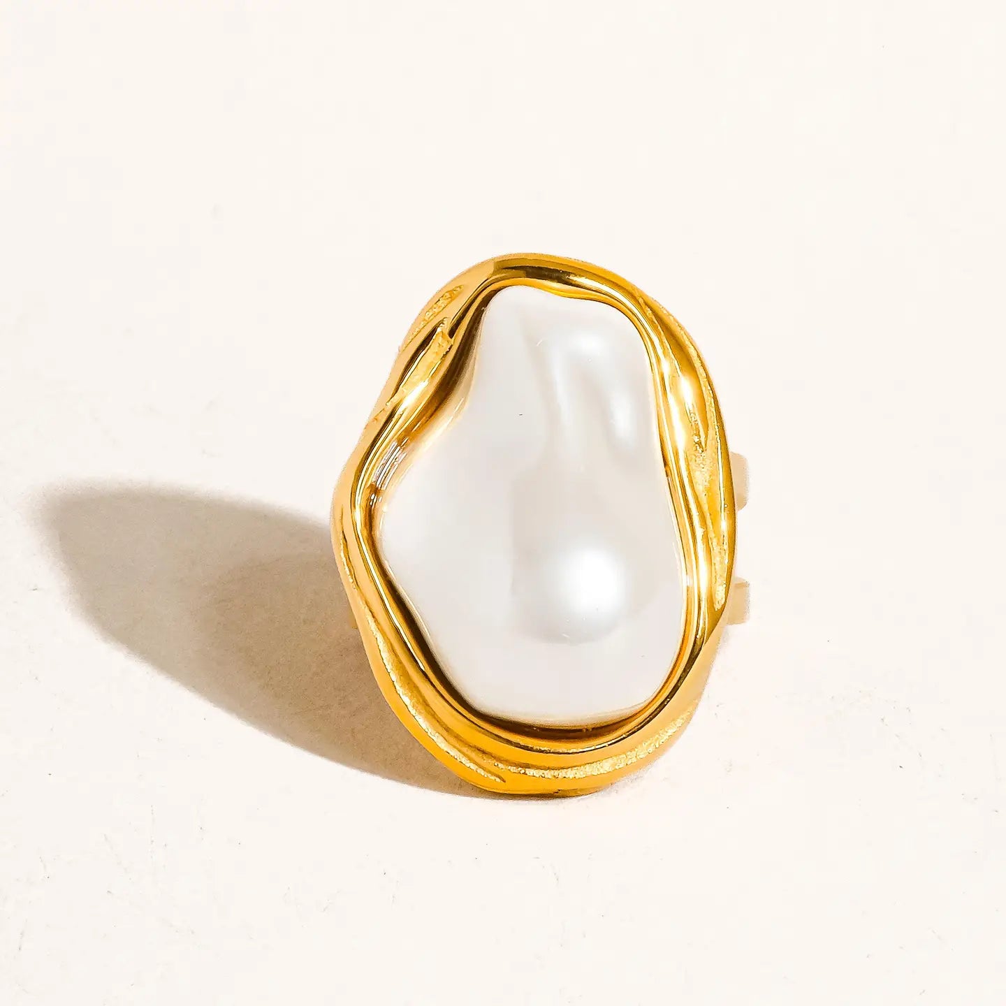 STATEMENT PEARL RING