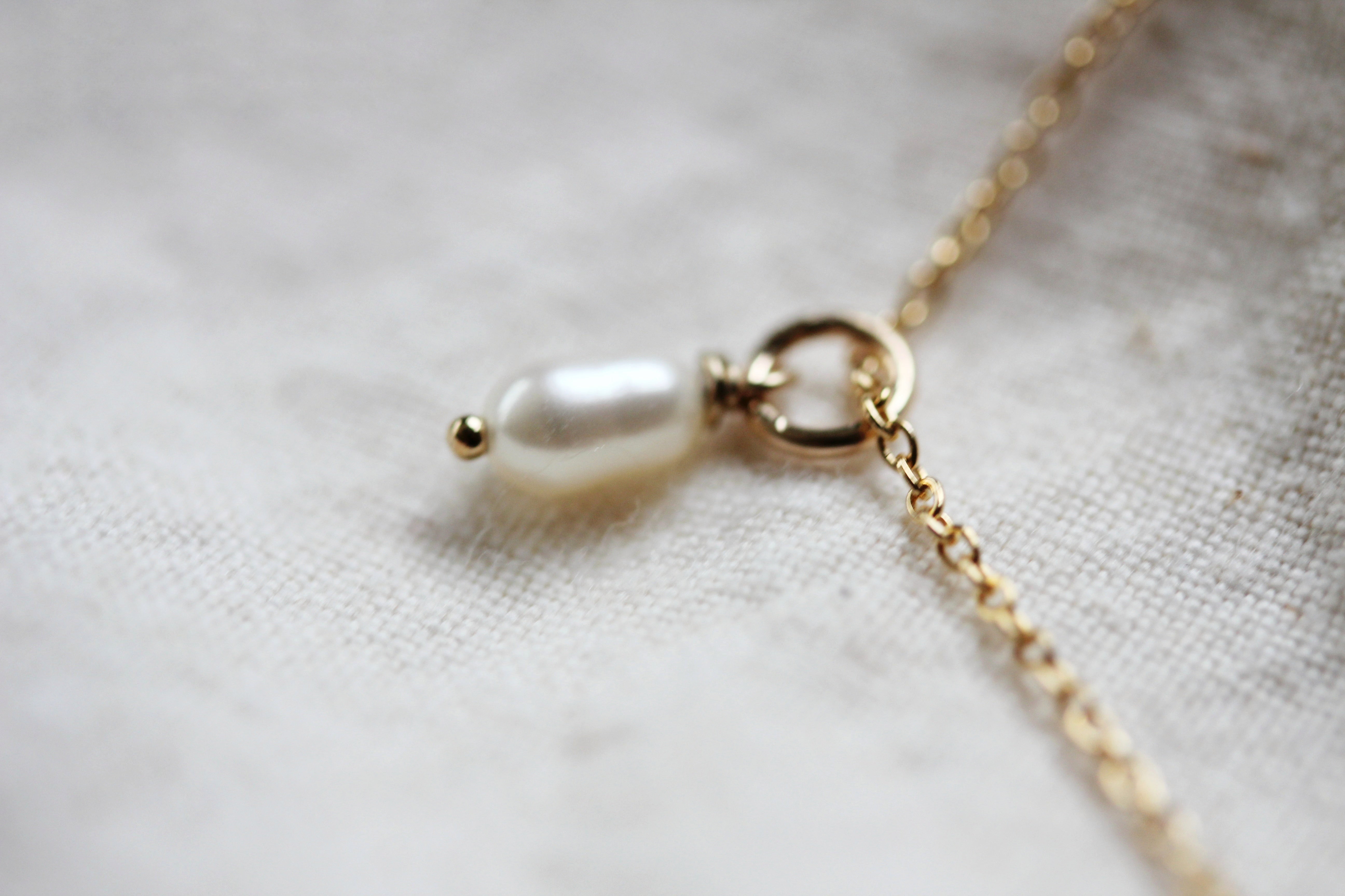 TINY PEARL NECKLACE