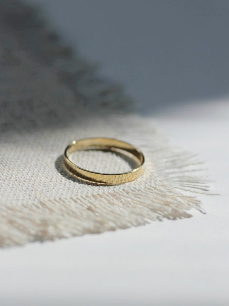 CLASSIC BAND RING